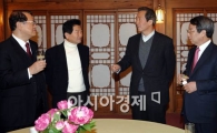 [포토] MB외교 순방 가니... 바로 입법 예고