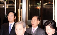 [포토] 아버지 뒤 조용히 따르는 이재용 부사장