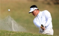 최경주, 1타 차 2위 "7언더파 봤어?"