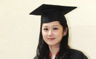장나라 "10년만의 졸업, 입학만큼 떨린다"..절친 이수영-박경림 축하