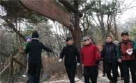 맹정주 강남구청장, 대모산 공원시설 점검 