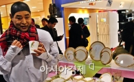[포토] 도자기 선보이는 앙드레김
