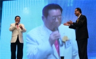 [포토]최시중도 박수로 송해 특별상 축하