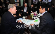 [포토] 아시아미디어그룹 찾은 록펠러 5세