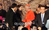 [포토] 인사나누는 김연아와 참석자들