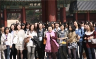 이대생들이 봄날 고궁으로 간 까닭은?