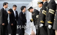 [포토] 상주들과 인사 나누는 한명숙 전 총리