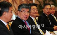 [포토] 김중수 총재, '은행장들과 자주 만나겠습니다'