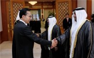모하메드 UAE 왕세자, 두산중·원전 둘러보며 감탄 연발