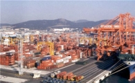 '컨테이너선 품귀' 해운경기 살아나나