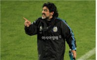 [월드컵]침통한 마라도나 "감독 그만둔다"