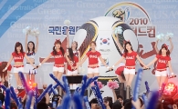 [동영상]소시-카라, 아찔 '핫팬츠'로 월드컵응원 열기 달궈