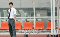 박지성, 생애 첫 감독..진지한 벤치 모습 '눈길'
