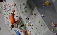 '짐승남' 장혁-천정명, 12m 인공암벽 등반 성공
