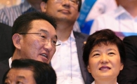 [포토] 박근혜 전 대표의 묘한 웃음