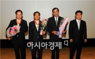 전 화성시 국장들에게 '훈장'수여