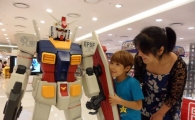 [포토] "아이들도 어른들도 다함께 장난감 삼매경"
