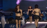 2010 슈퍼모델, 비키니로 한낮 거리 활보한 이유는?