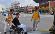 장애인 콜택시 운전사로 나선 이용선 이사장 '화제' 