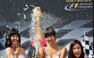 [포토] 'F1도 U-17 여자축구 우승을 축하해요~'