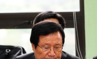[포토] '아무리 자료를 보고 또 봐도..'