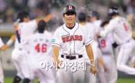 김민호 코치, 20년 둥지 두산 떠난다…재계약 불발