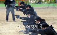 [포토]사격 시범 보이는 경찰특공대
