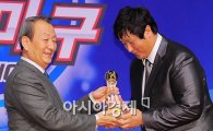 '횡령 혐의' 유영구 KBO 총재 전격 사퇴