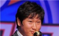 이대호, 롯데 구단 MVP 선정…송승준은 우수선수