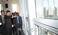 아프리카 '봉고' 대통령이 인천을 방문한 이유는?