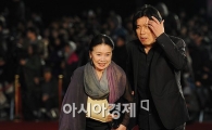 '여우주연상' 윤정희 "이 자리 다시 서게 도와달라"