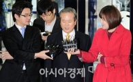 [포토] '겉으로는 웃고 있지만..'