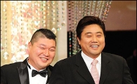 [포토]'강호동도 양준혁 옆에서는 꼬마(?)'