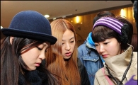[포토]남녀공학 서은교-한별혜원-미소수미 '우리 자리 어디야?'