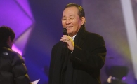 [포토]윤항기, 부드러운 미소로 열창