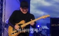[포토]김수철 '제 기타연주에 빠져보세요'