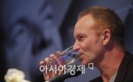 [포토]스팅 '목 마르네'