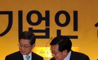 [포토] 건배하는 김황식 총리와 김기문 중기중 회장