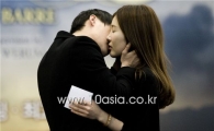 [PHOTO] Kim Junsu, Lee Hye-ri kiss for "Tears of Heaven"