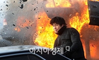 [포토]정우성, 불길 속에서 거침없이