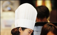 [포토]'이청아씨, 눈 부셔서 거울 볼수 있겠어요?'