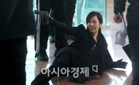 [포토]이지아, 몸 사리지 않는 총격씬