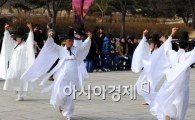 [포토] 신명나는 동래 학춤