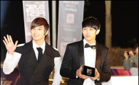 [포토]2AM 'MTV 트로피 받았어요'