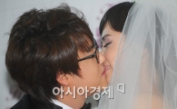 [포토]노유민, 신부와 달콤한 입맞춤