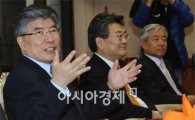 [포토]김중수 총재, 저축은행 사태 '상당히 조심스럽게 생각'