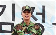 김정훈 전역 "걸그룹, 군인의 활력소..군대가는 동료들, 걱정말라"