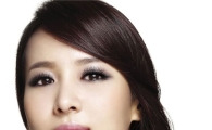 조여정, 화보속 천의 얼굴..도도 시크 표정 '눈길'
