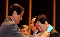[포토] 금탄산업훈장 수여하는 김상면 대표