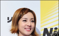 [포토]2NE1 박산다라 '카메라가 큰가, 얼굴이 작은가' 